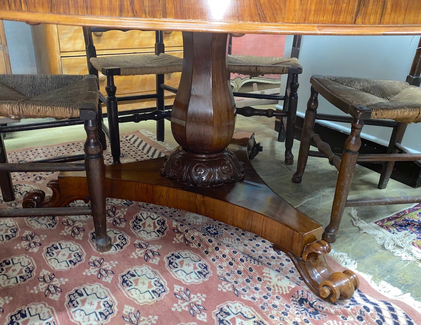 A Victorian circular rosewood veneered breakfast table, diameter 138cm, height 72cm